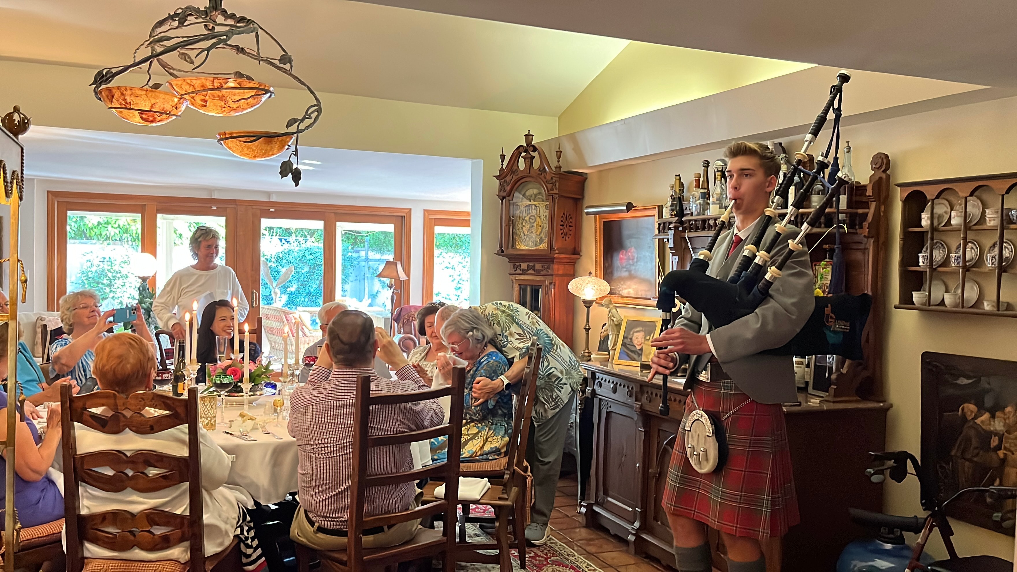 Elegant cocktail hour with live music